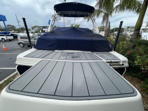 2021 Chaparral 23 Surf - Image 13