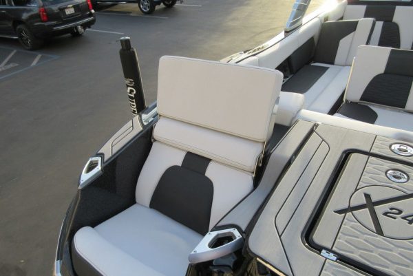 2020 MasterCraft X24 - Image 33