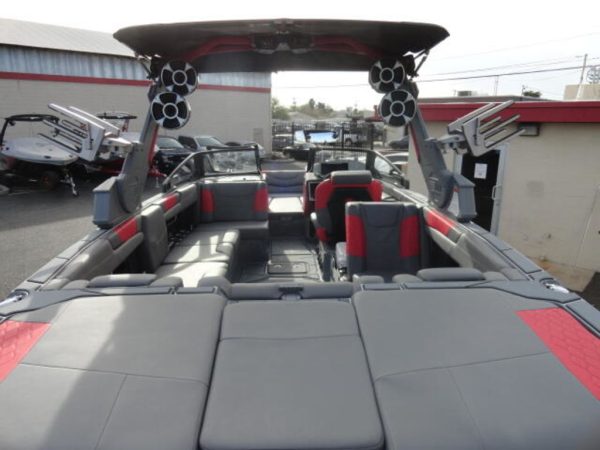 2021 Malibu Boats M240 - Image 8