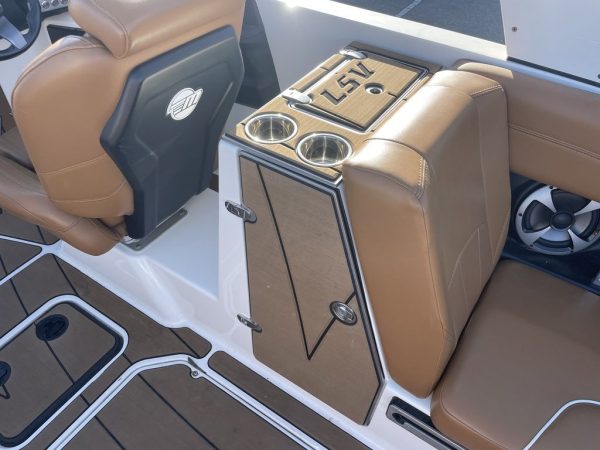 2020 Malibu Boats 25 LSV - Image 5