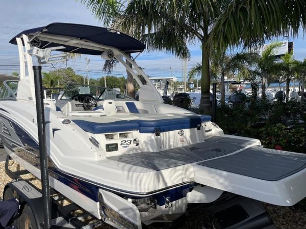 2021 Chaparral 23 Surf - Image 15