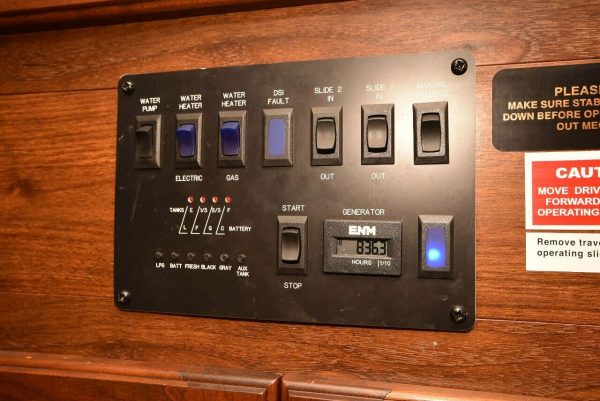 2015 Coachmen Pursuit 33BH - Image 37