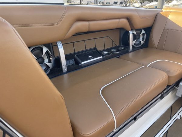 2020 Malibu Boats 25 LSV - Image 6