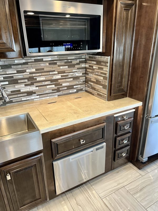 2020 Fleetwood Discovery LXE 40G - Image 36
