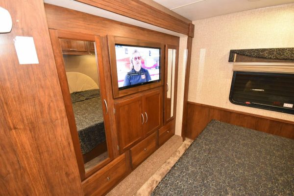 2015 Coachmen Pursuit 33BH - Image 39
