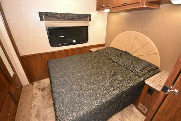 2015 Coachmen Pursuit 33BH - Image 40