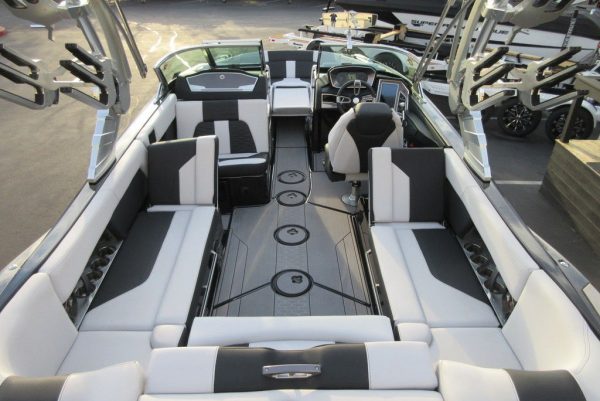 2020 MasterCraft X24 - Image 38