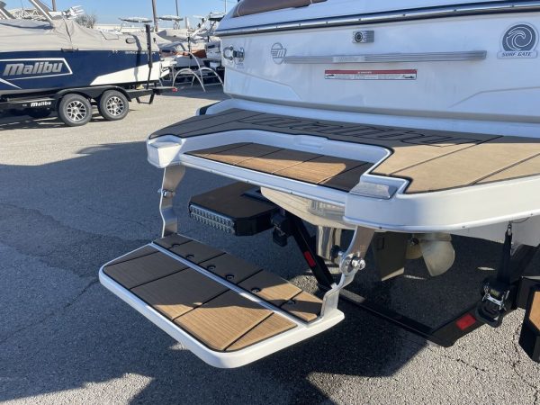 2020 Malibu Boats 25 LSV - Image 9