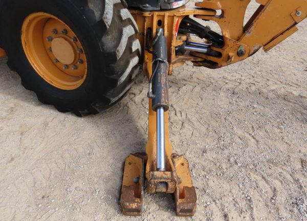 2015 Case 580N 4WD Backhoe - Image 40