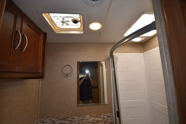 2015 Coachmen Pursuit 33BH - Image 42