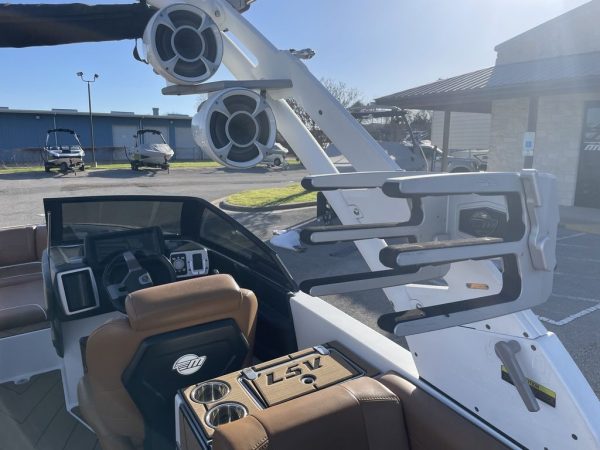 2020 Malibu Boats 25 LSV - Image 11