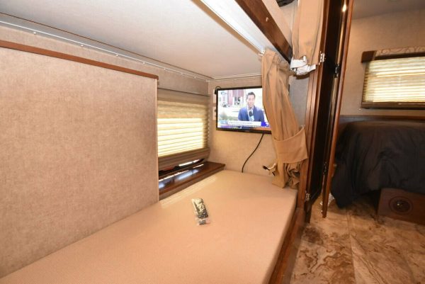2015 Coachmen Pursuit 33BH - Image 43