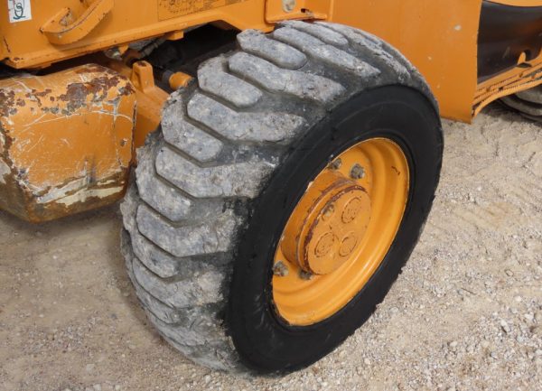 2015 Case 580N 4WD Backhoe - Image 3