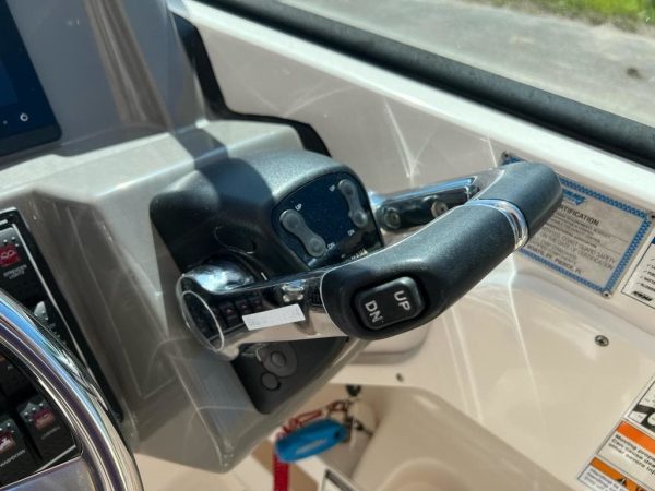 2018 Pursuit DC 265 - Image 31