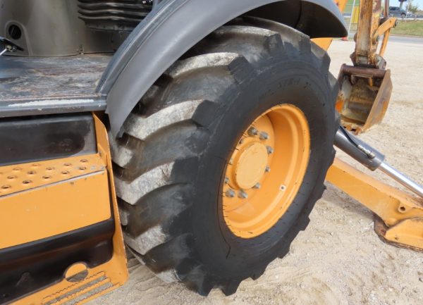 2015 Case 580N 4WD Backhoe - Image 4