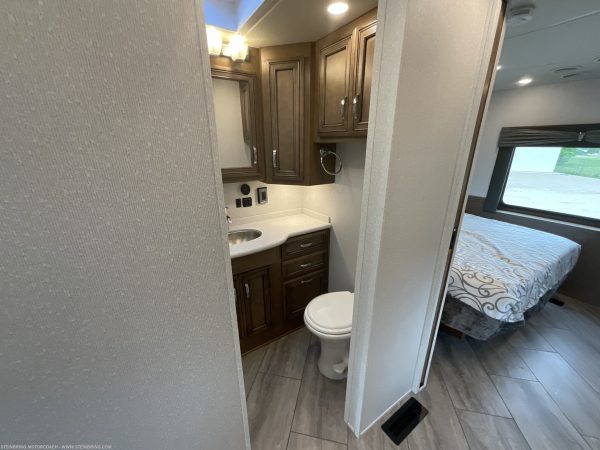 2022 Newmar Bay Star 3014 - Image 4