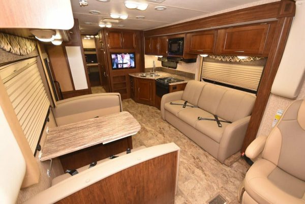 2015 Coachmen Pursuit 33BH - Image 46