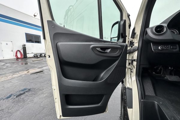 2020 Winnebago Revel 4x4 - Image 25