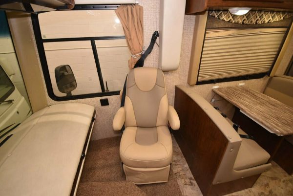 2015 Coachmen Pursuit 33BH - Image 47