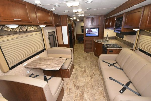 2015 Coachmen Pursuit 33BH - Image 48