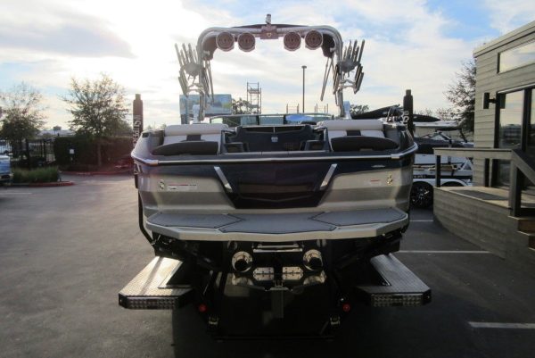 2020 MasterCraft X24 - Image 46