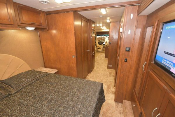 2015 Coachmen Pursuit 33BH - Image 49
