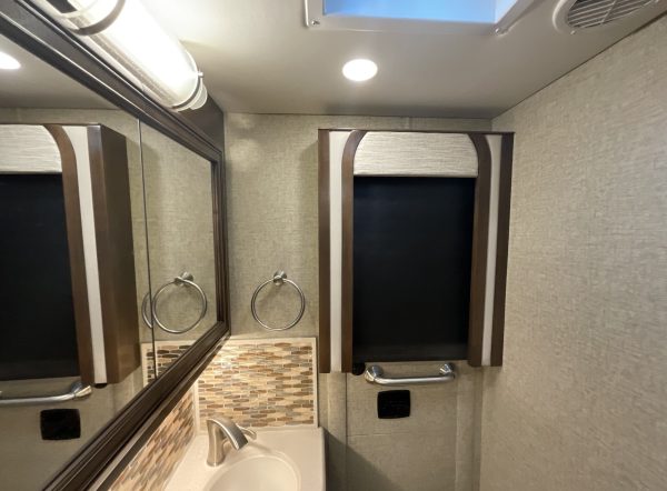 2018 Newmar New Aire 3341 - Image 2