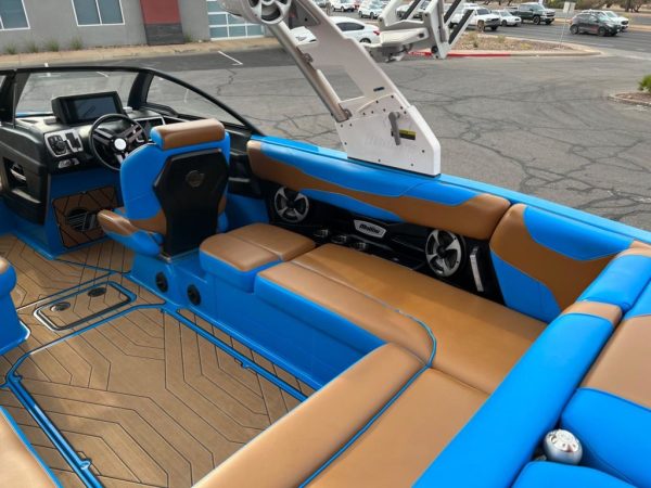 2019 Malibu Boats 23 LSV - Image 4