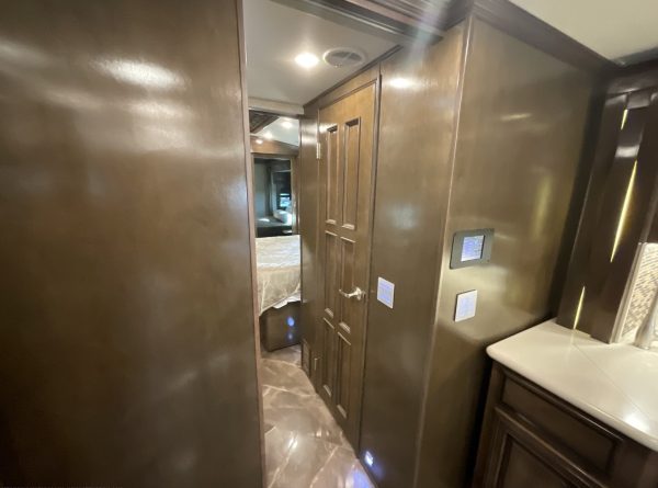 2018 Newmar New Aire 3341 - Image 4