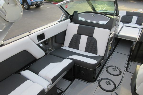 2020 MasterCraft X24 - Image 52