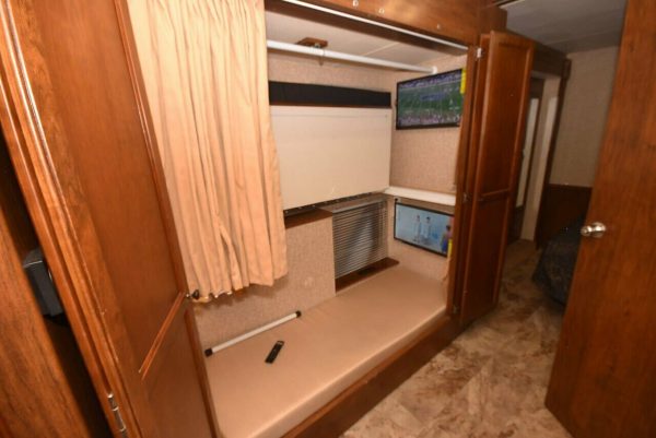 2015 Coachmen Pursuit 33BH - Image 7