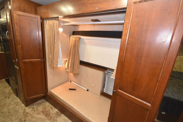 2015 Coachmen Pursuit 33BH - Image 8