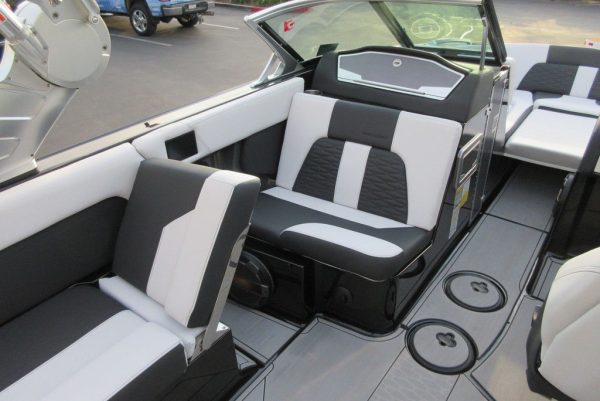 2020 MasterCraft X24 - Image 77